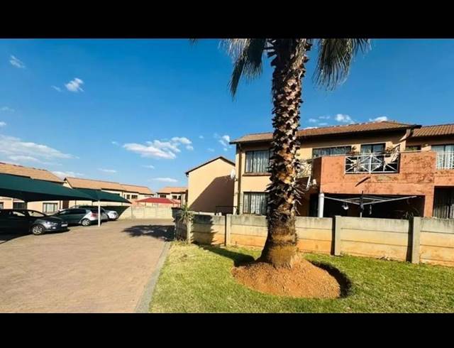 2 BEDROOM TOWNHOUSE FOR SALE IN MONDEOR